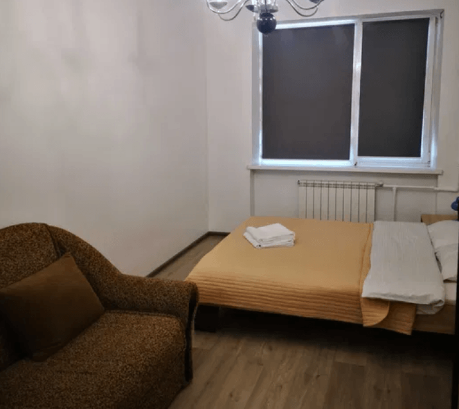 Long term rent 3 bedroom-(s) apartment Shovkovychna Street