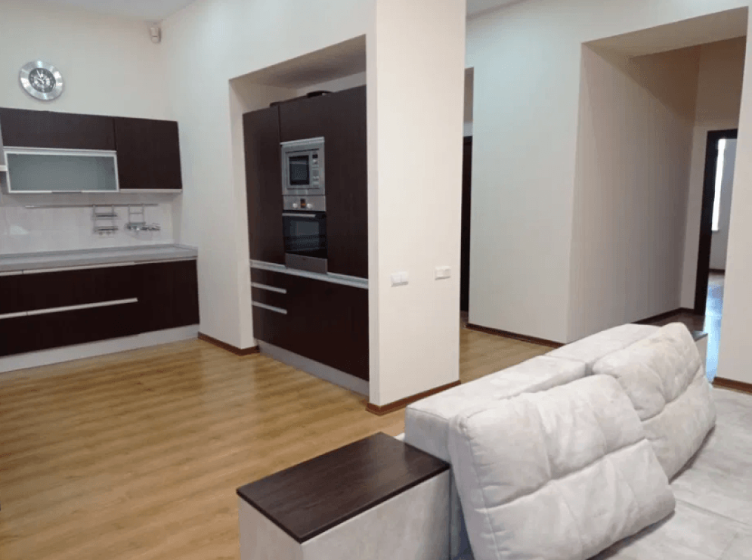 Long term rent 3 bedroom-(s) apartment Saksahanskoho Street 5