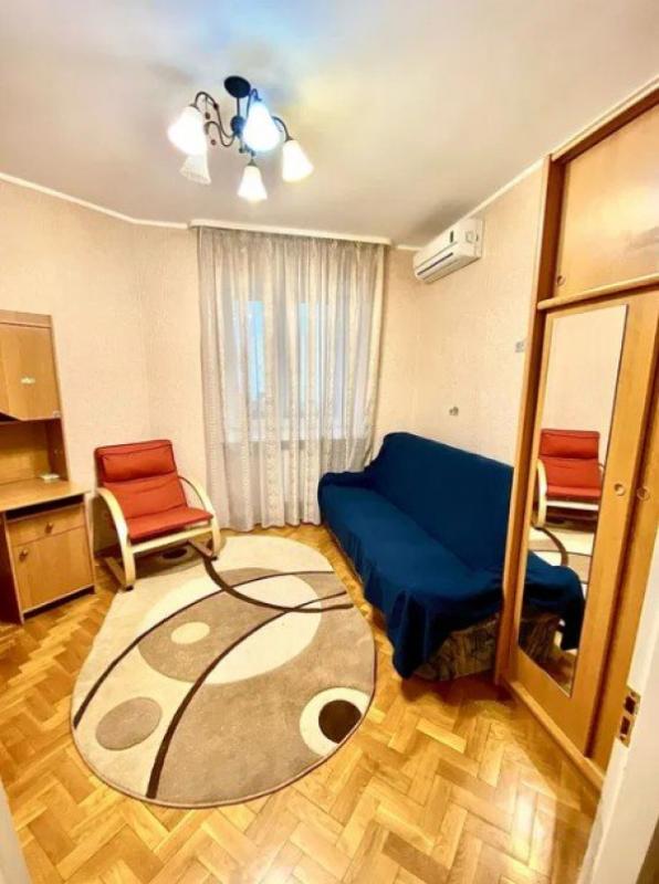 Long term rent 3 bedroom-(s) apartment Sribnokilska Street 24