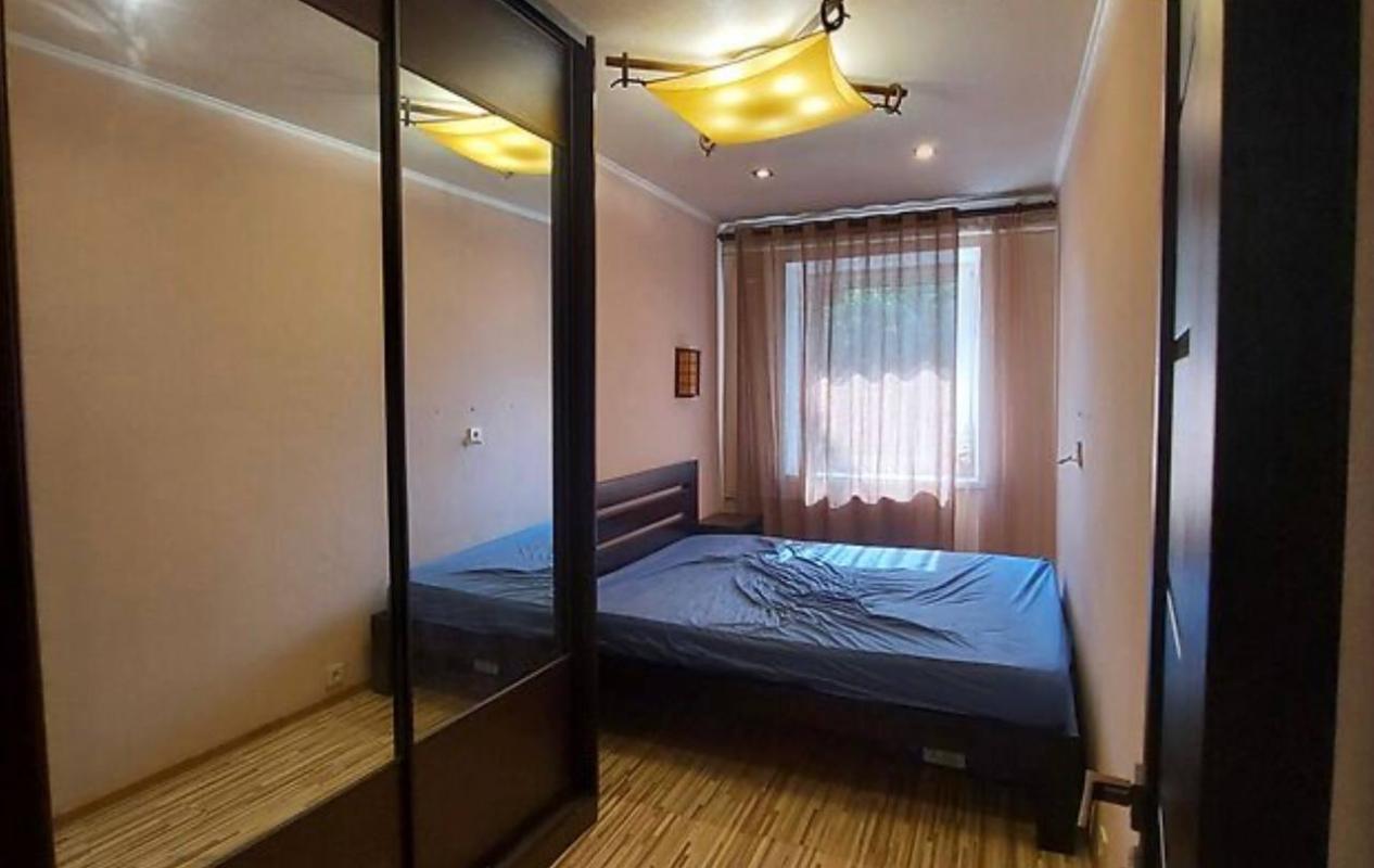 Продаж 3 кімнатної квартири 57 кв. м, Отакара Яроша вул. 45