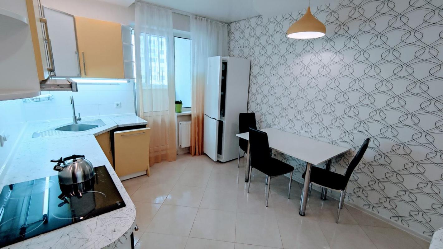 Long term rent 3 bedroom-(s) apartment Yelyzavety Chavdar Street 34