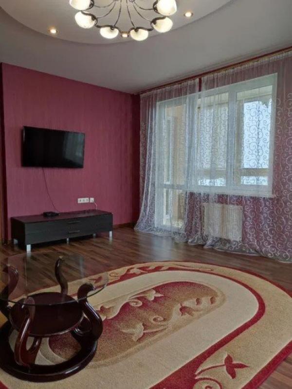 Long term rent 3 bedroom-(s) apartment Holosiivskyi Avenue (40-richchia Zhovtnia Avenue)