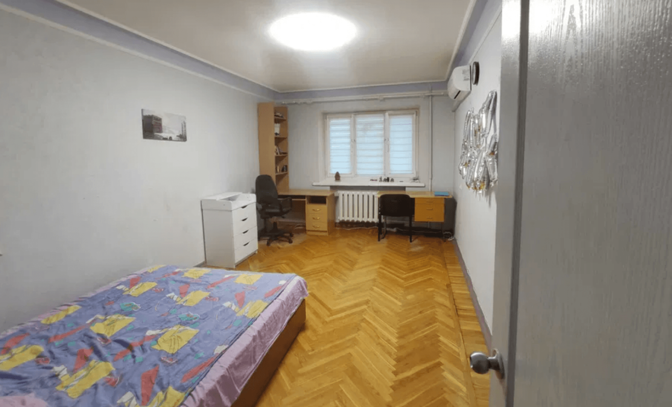 Продажа 3 комнатной квартиры 70.4 кв. м, Гольдберговская ул. (1-й Конной Армии) 100