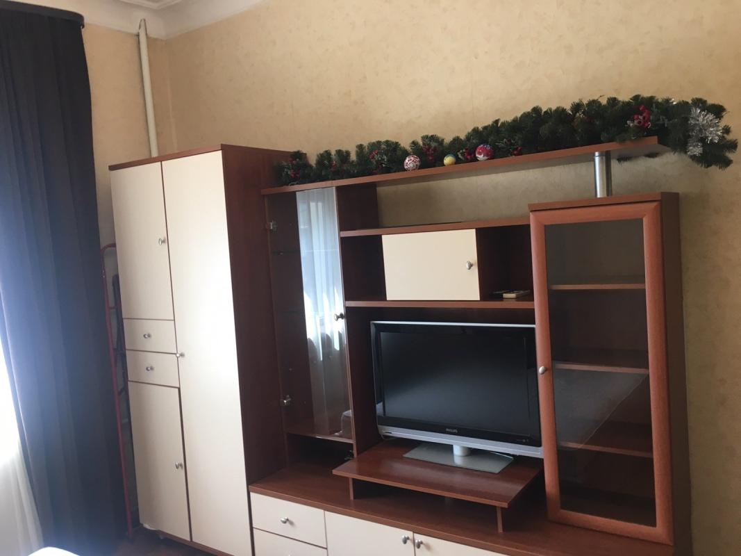 Long term rent 1 bedroom-(s) apartment Konstytutsiyi Square 20