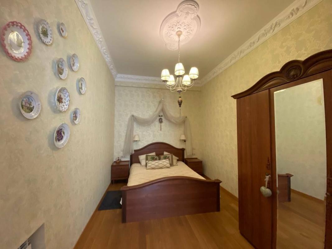 Long term rent 3 bedroom-(s) apartment Ivana Franka Street 27