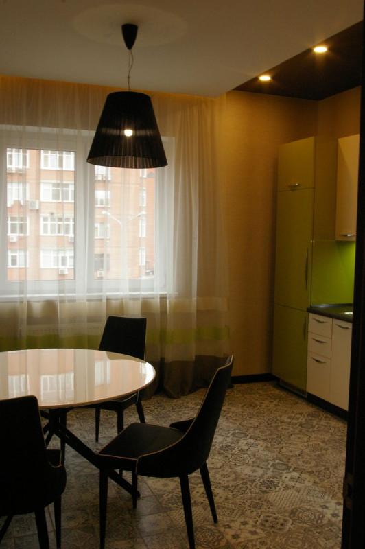 Long term rent 3 bedroom-(s) apartment Zolotoustivska Street 16