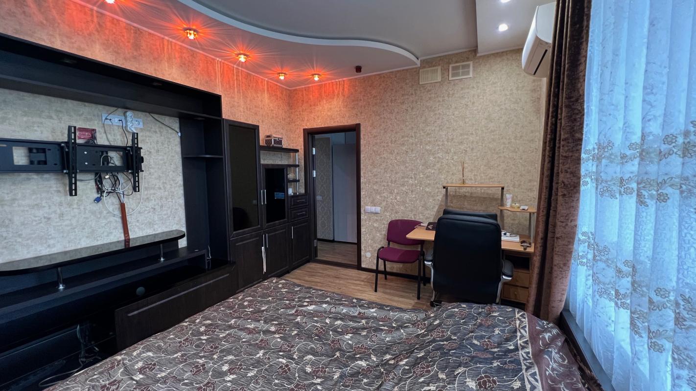 Sale 1 bedroom-(s) apartment 52 sq. m., Peremohy Avenue 66к