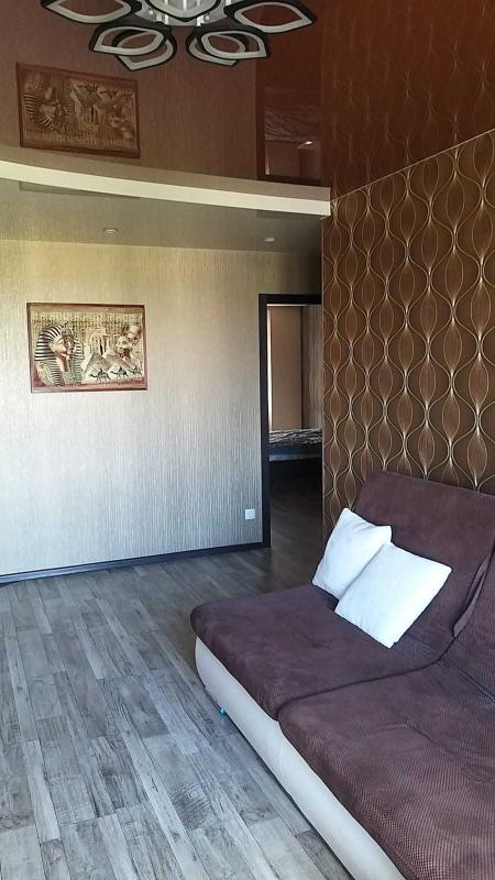 Long term rent 3 bedroom-(s) apartment Traktorobudivnykiv Avenue 130