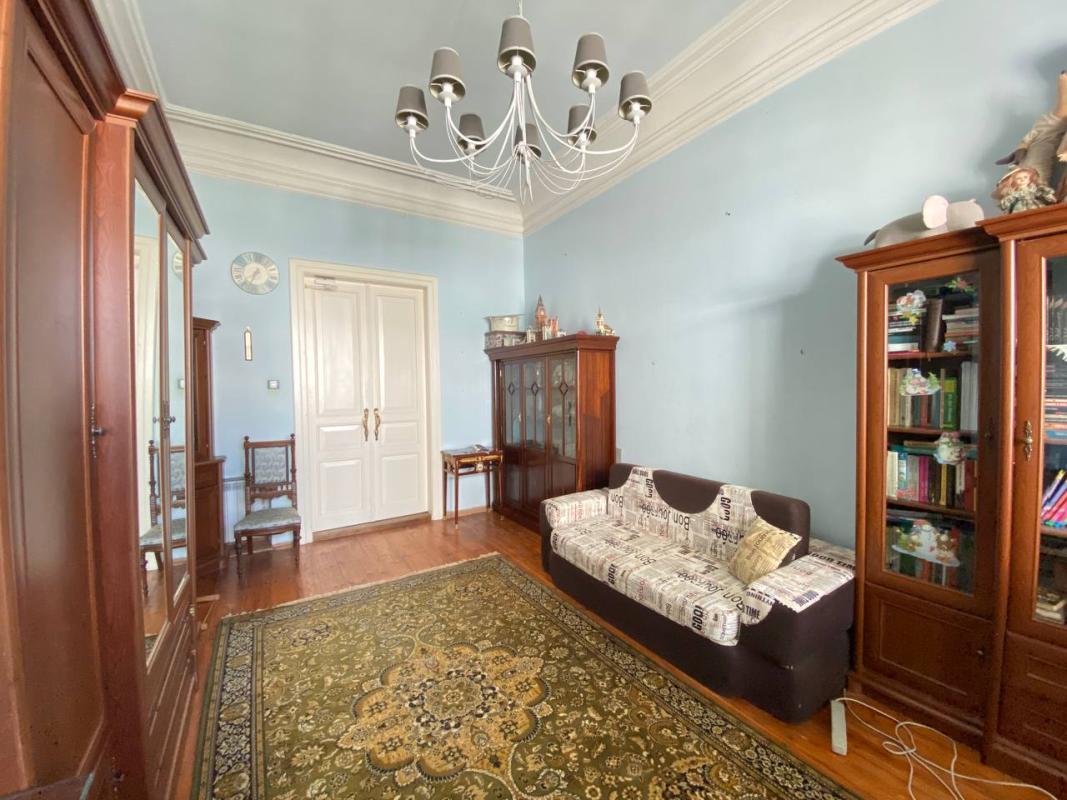 Long term rent 4 bedroom-(s) apartment Myronosytska Street 69
