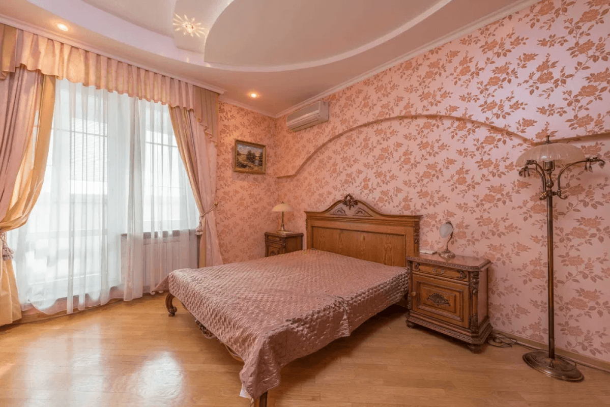 Long term rent 5 bedroom-(s) apartment Dmytrivska Street 17а