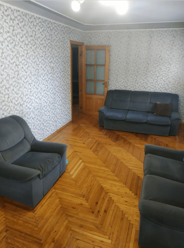 Long term rent 3 bedroom-(s) apartment Vladyslava Zubenka street 36