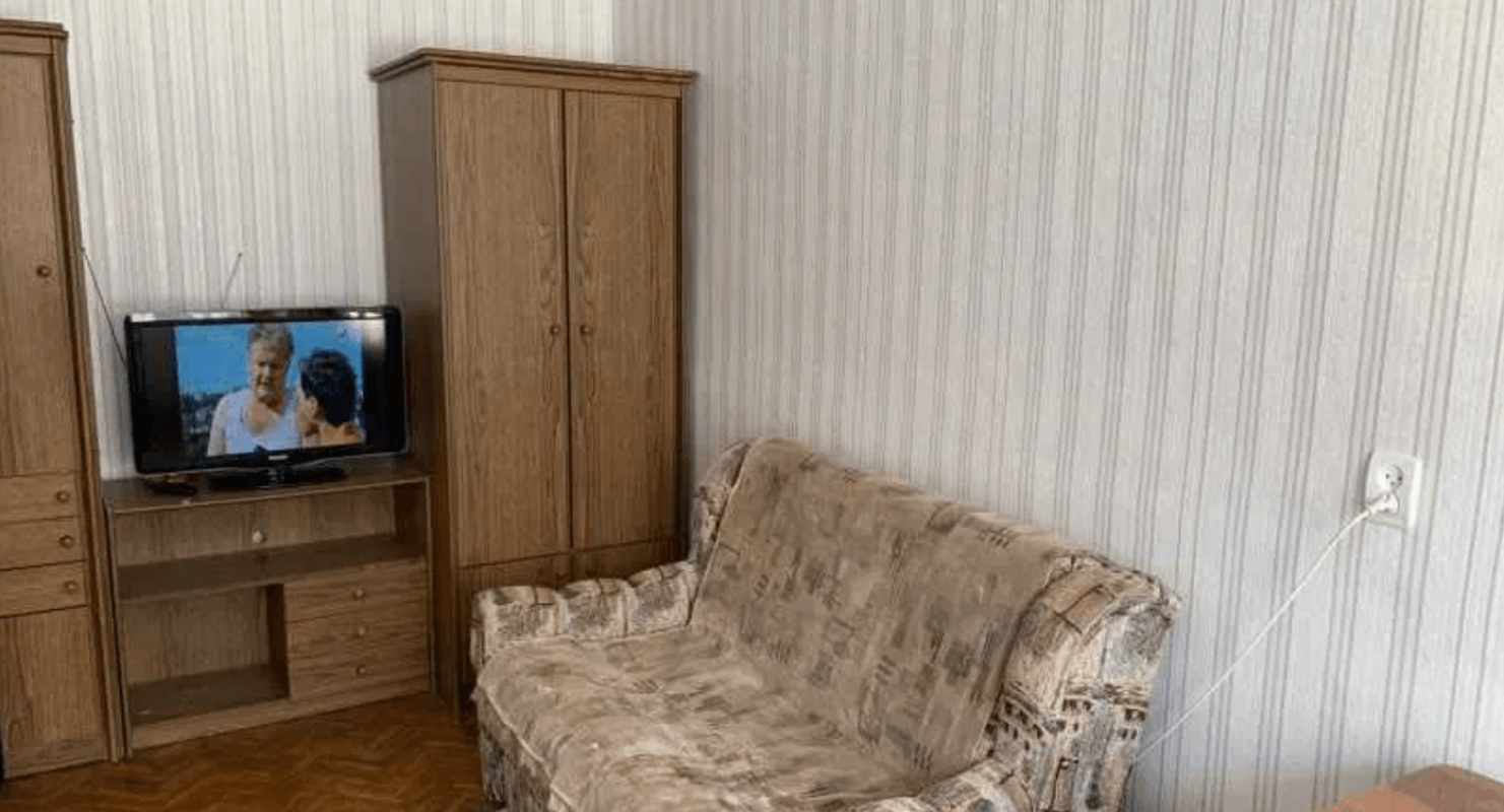 Long term rent 1 bedroom-(s) apartment Derevyanka Street 18