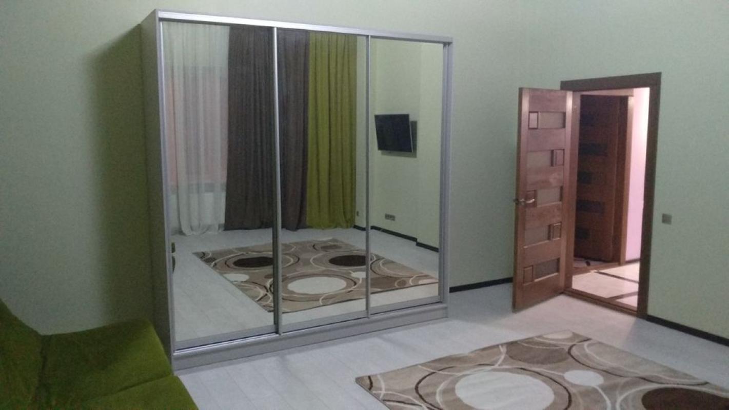 Long term rent 3 bedroom-(s) apartment Akademika Barabashova Street