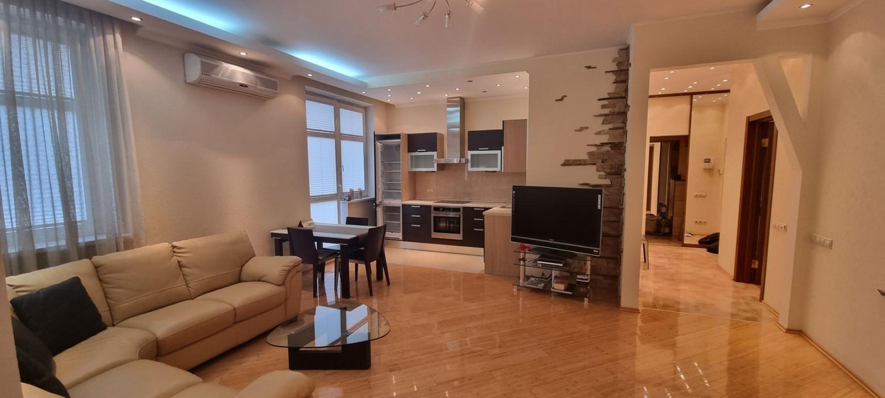 Long term rent 2 bedroom-(s) apartment Yevhena Konovaltsia Street 32б